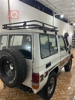 تويوتا لاند كروزر 70 بيك اب